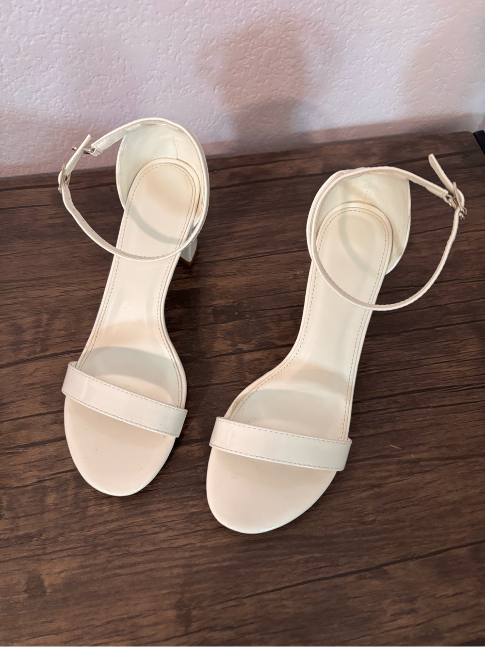 White heels shoes size 8